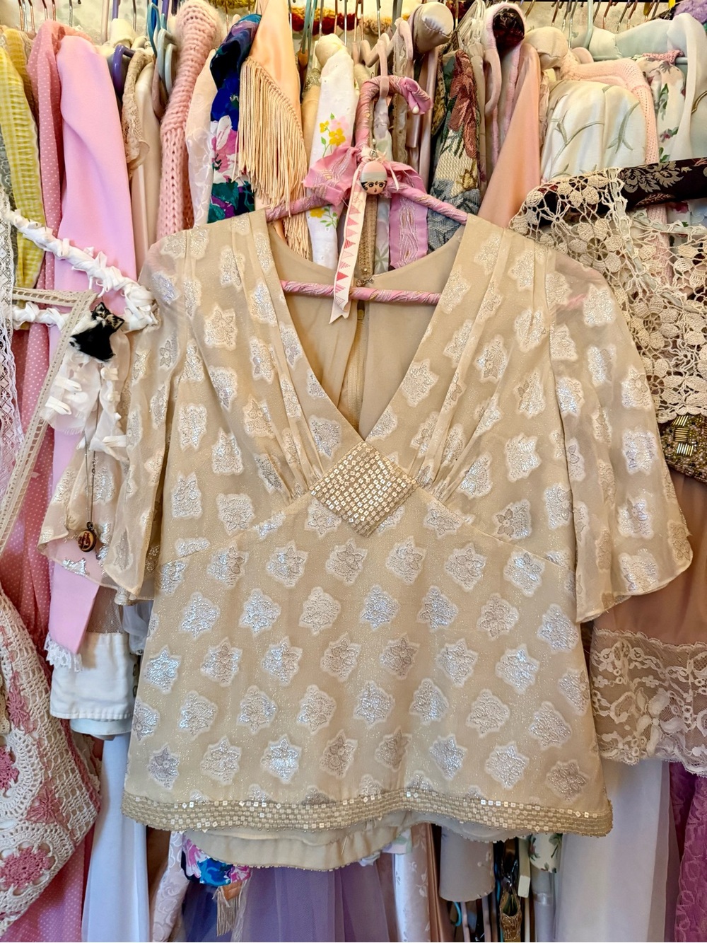 Vintage 00s Y2K Femme Beaded V-Neck Cream Lace-Accent Women's Blouse